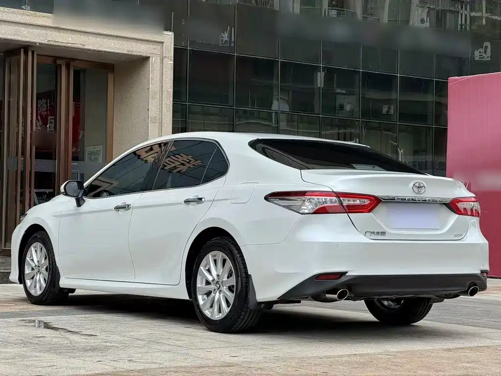Toyota Camry — миниатюра 11