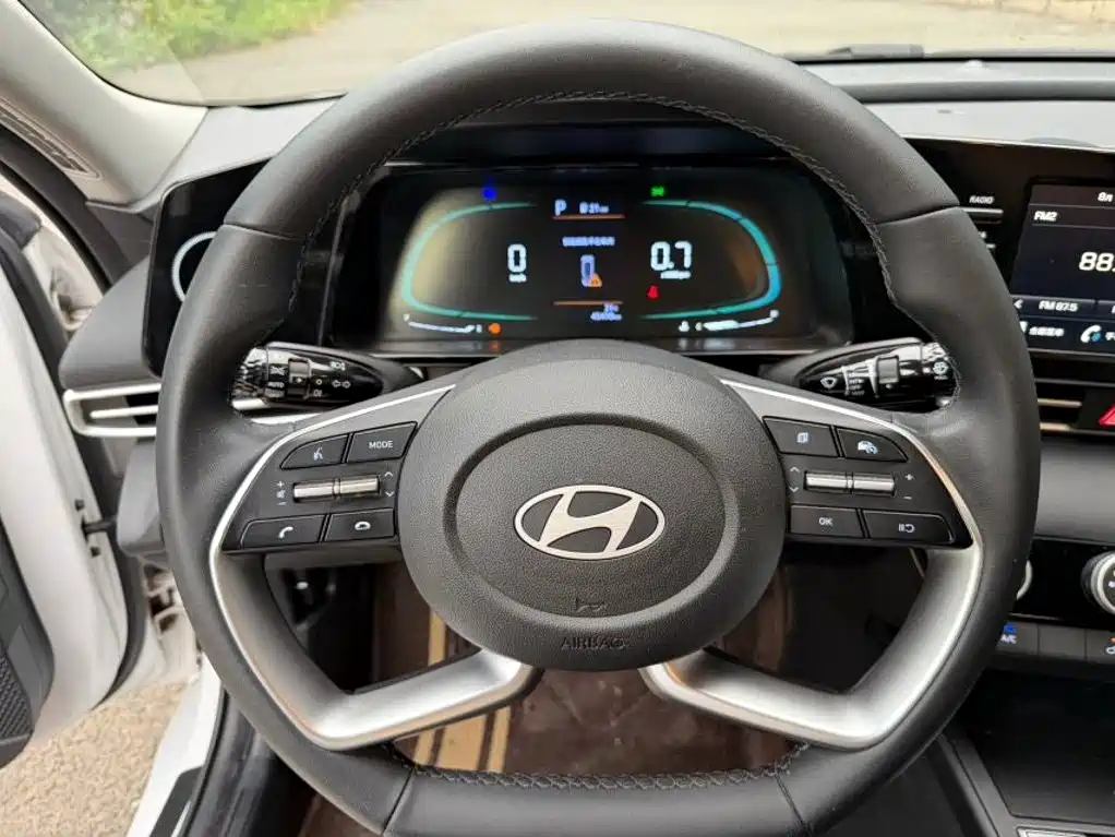 Hyundai Elantra — миниатюра 7