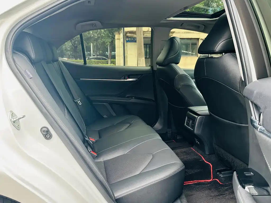 Toyota Camry — миниатюра 16