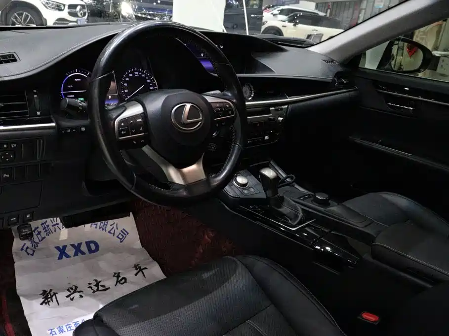 Lexus ES — миниатюра 6