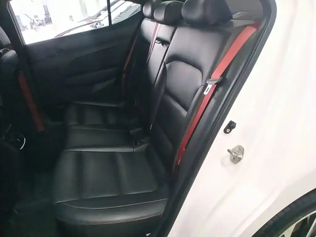 Hyundai Elantra — миниатюра 17