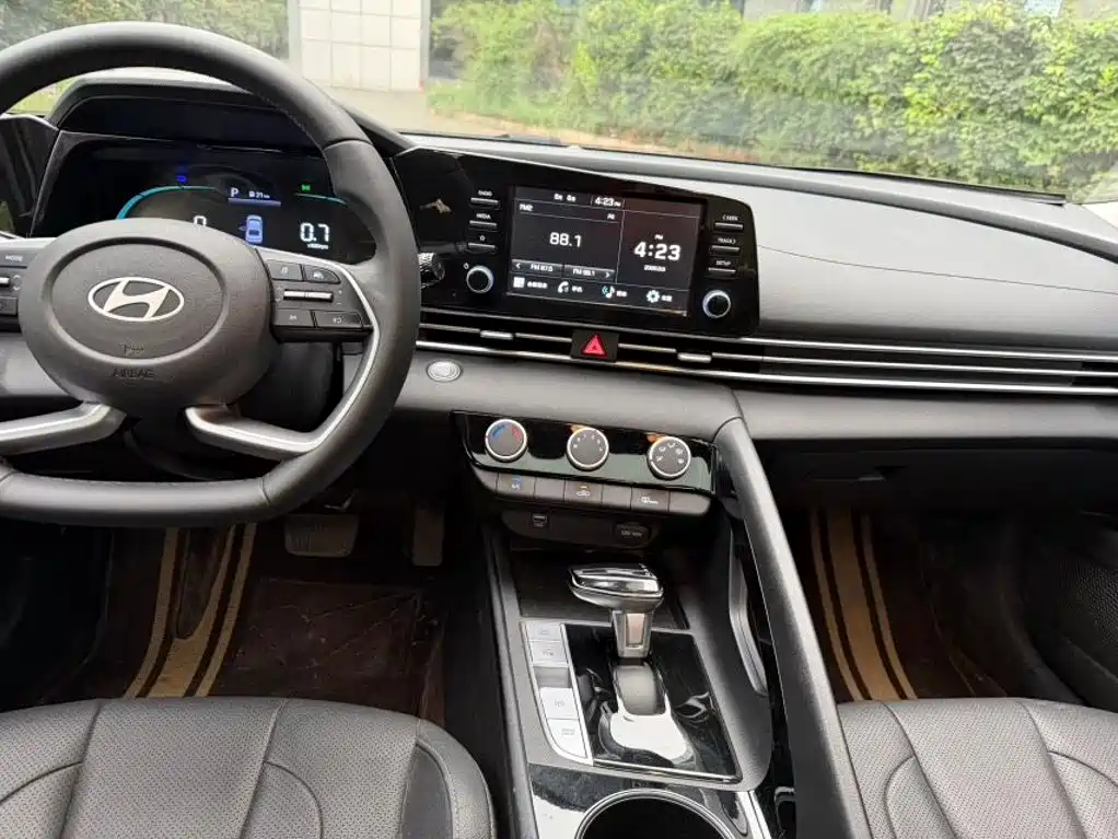 Hyundai Elantra — миниатюра 6