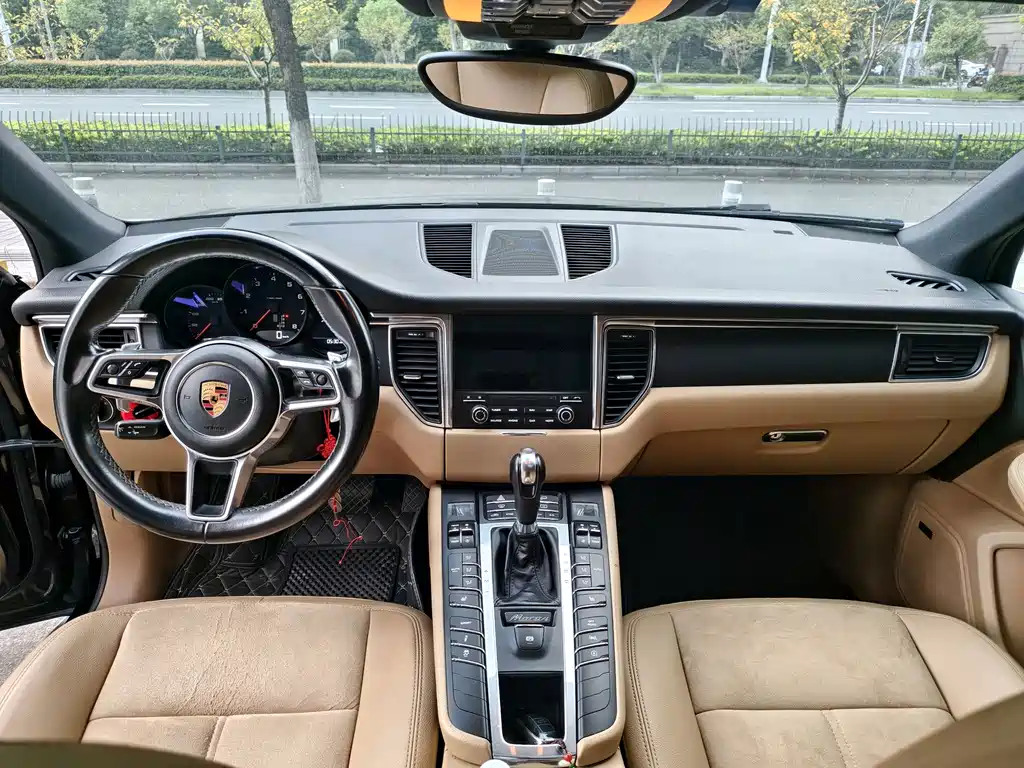 Porsche Macan — миниатюра 6