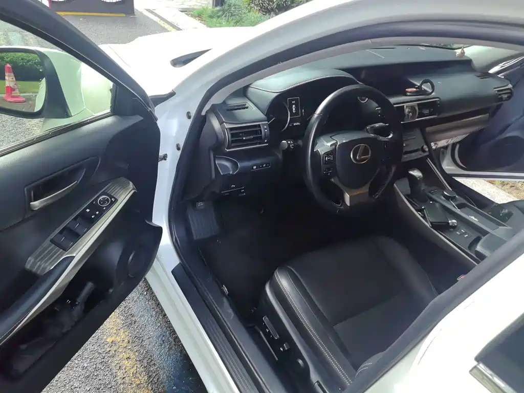 Lexus IS — миниатюра 14