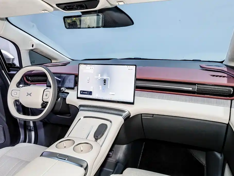 XPeng X9 — миниатюра 32