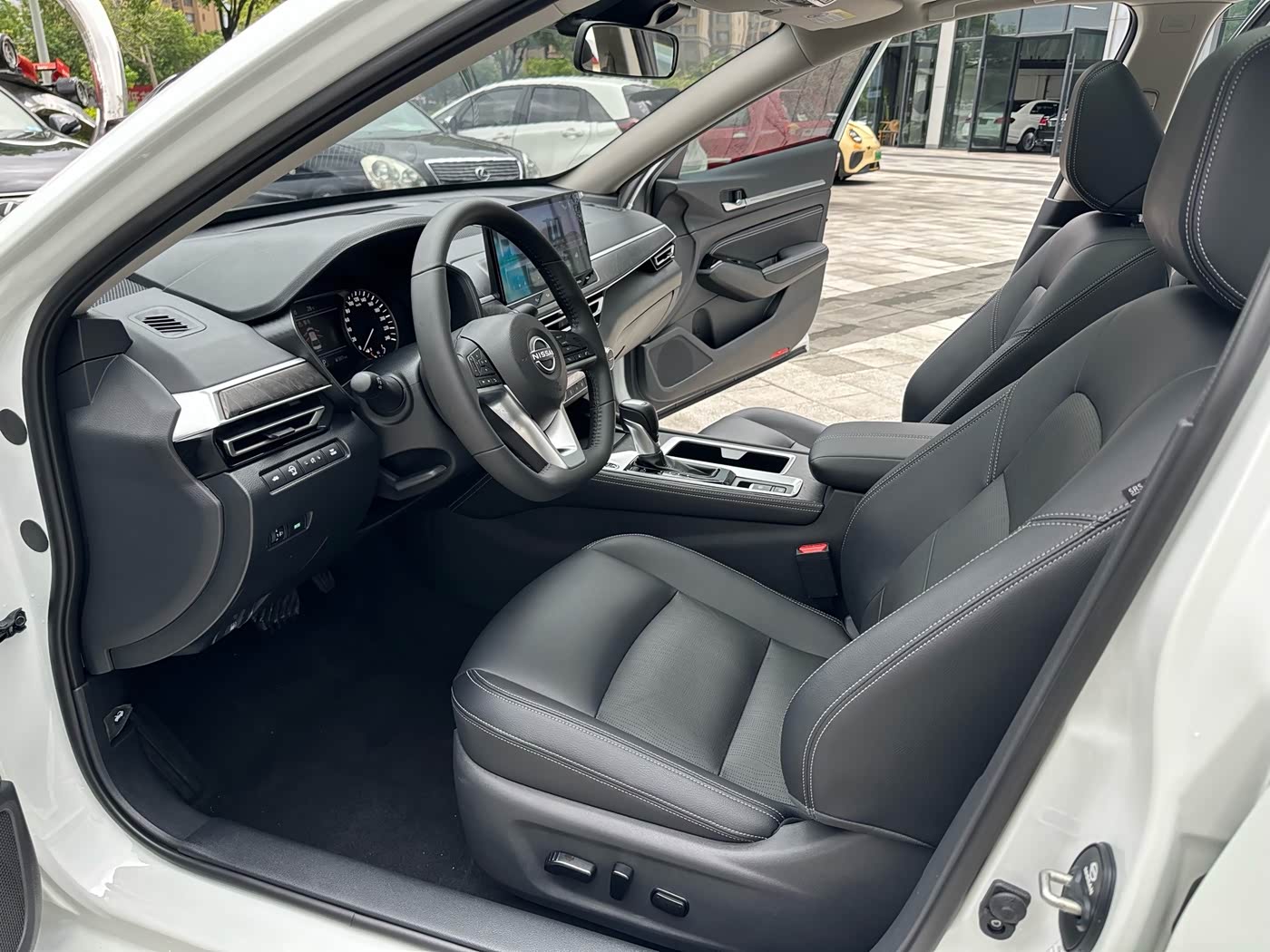 Nissan Teana 2.0 л 2025 г. Белый, пробег 16000 км