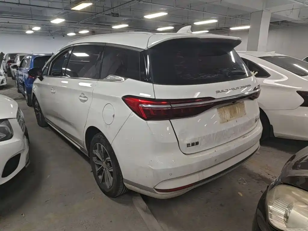 BYD MAX — миниатюра 5
