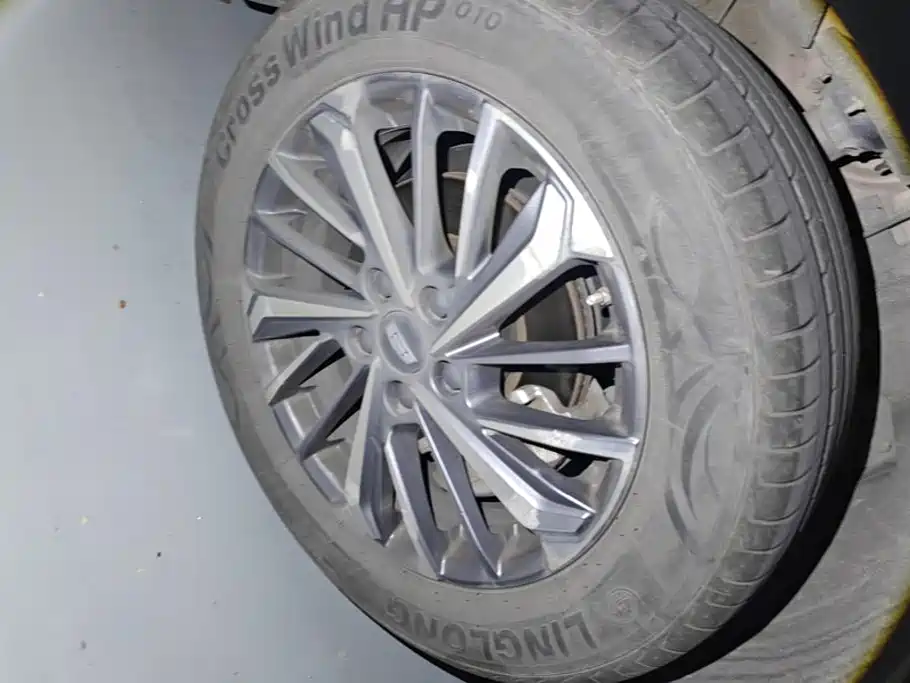 Geely Binyue — миниатюра 6