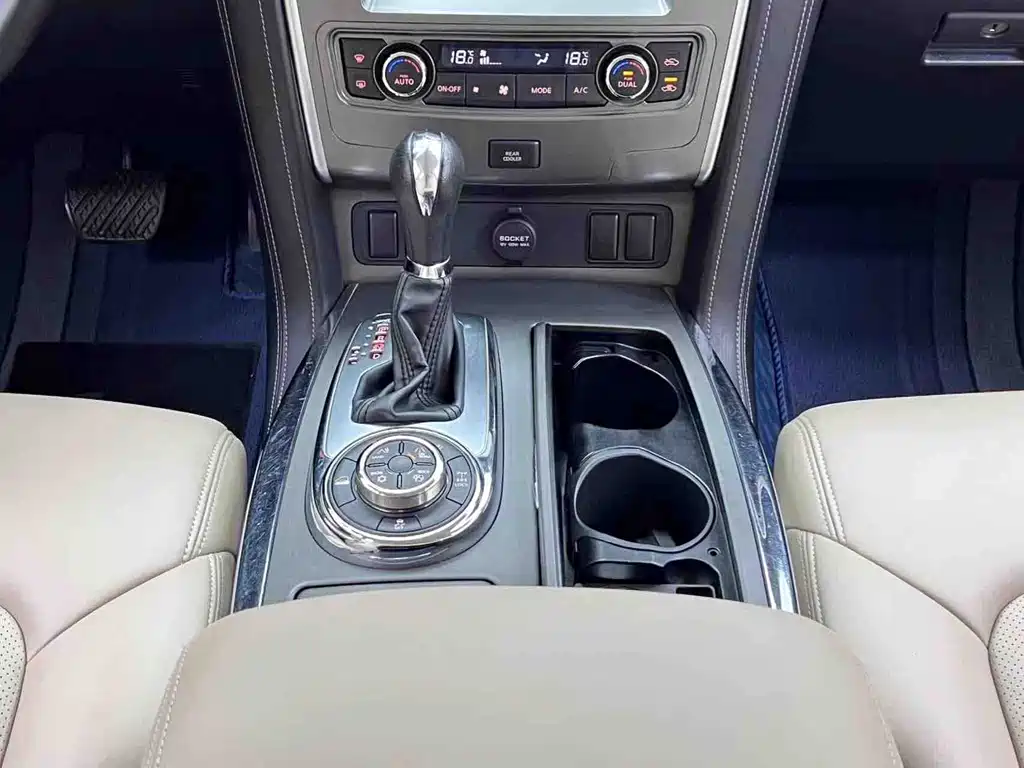 Nissan Patrol — миниатюра 19