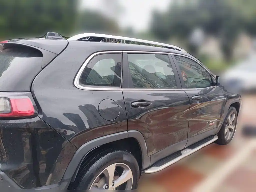 Jeep Cherokee — миниатюра 6