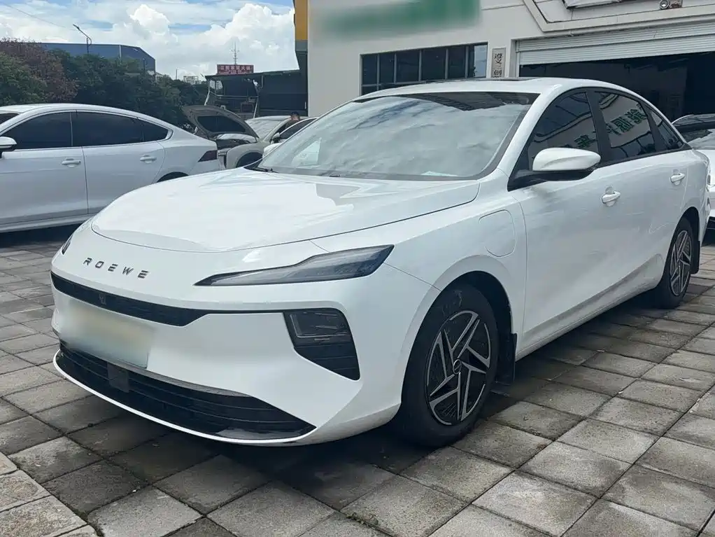 Roewe Young Wai D6