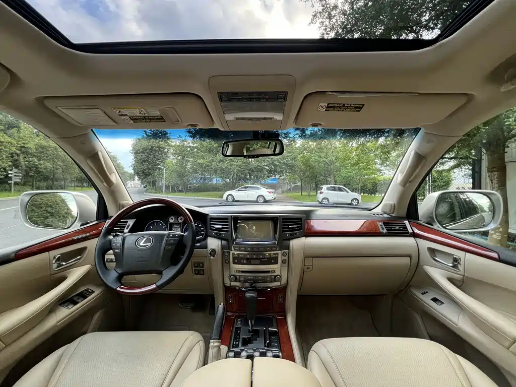 Lexus LX — миниатюра 7