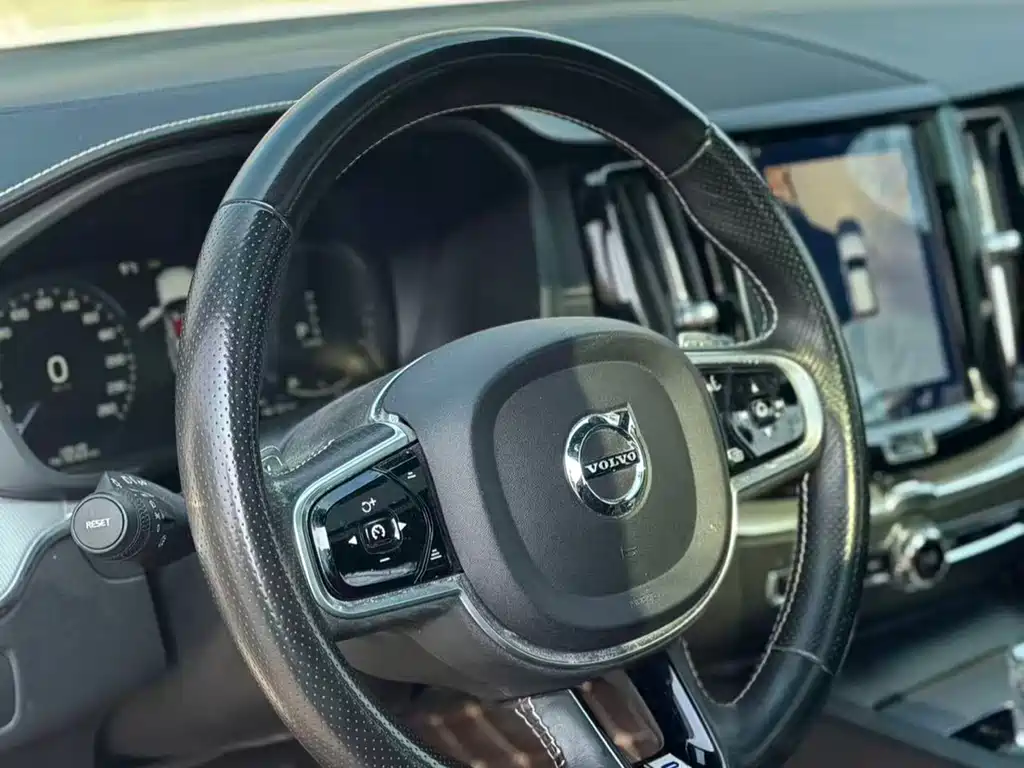 VOLVO XC60 PLUG IN HYBRID