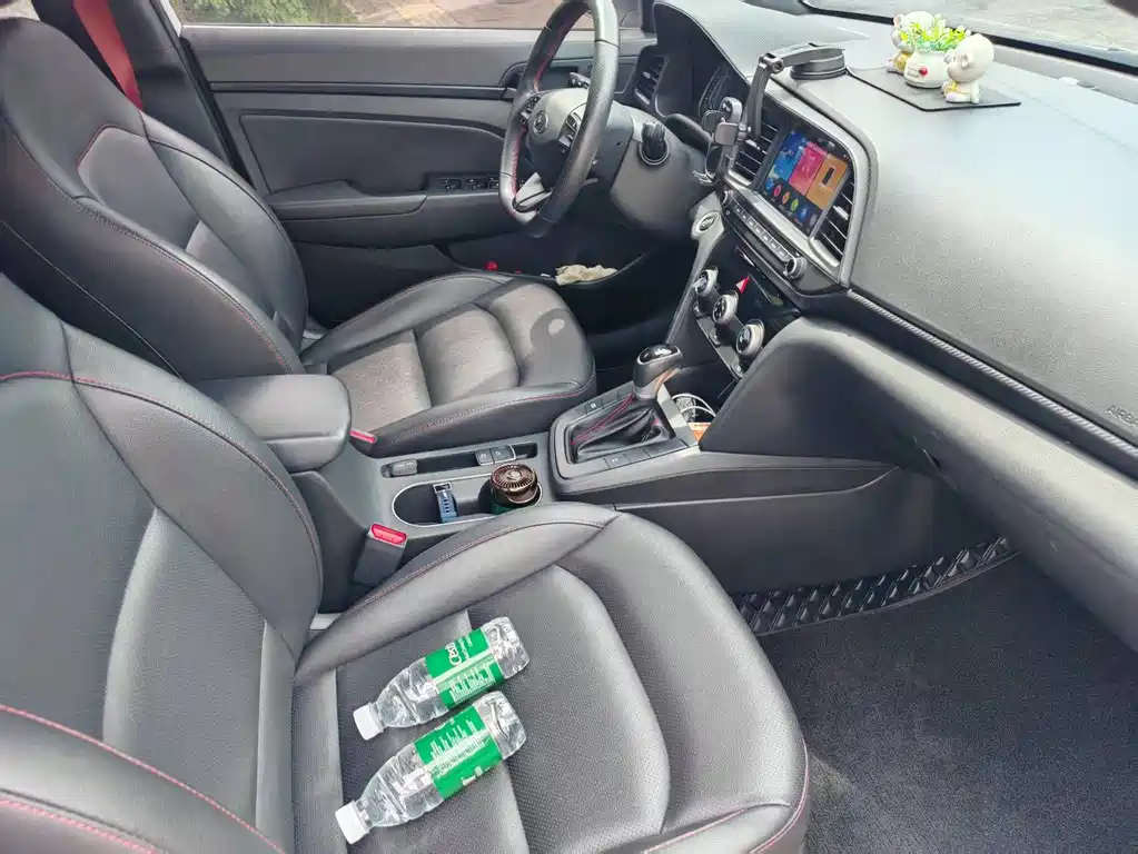 Hyundai Elantra — миниатюра 11