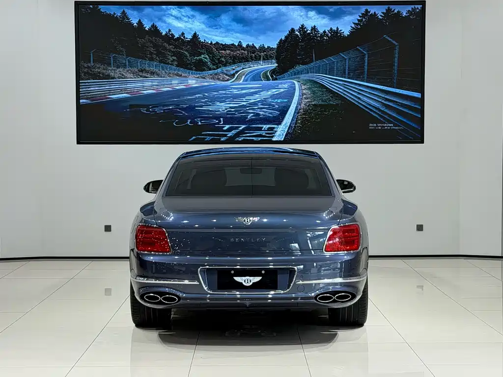 Bentley Flying Spur PHEV — миниатюра 5