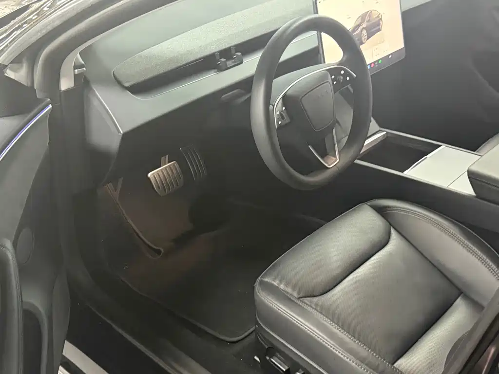 Tesla Model 3 — миниатюра 5