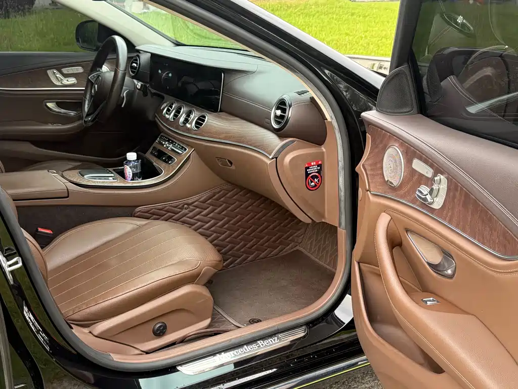 Mercedes-Benz E-Class — миниатюра 6