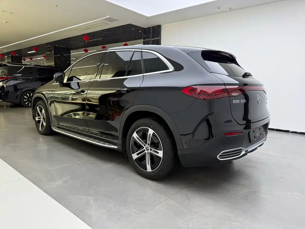 Mercedes-Benz EQE SUV — миниатюра 8