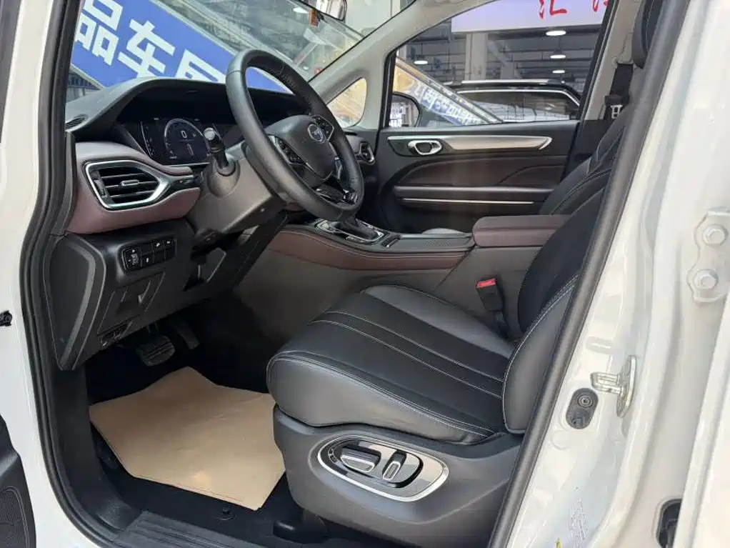 GAC Motor Trumpchi M6 — миниатюра 7