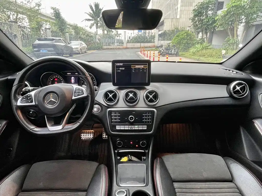 MERCEDES-BENZ CLA