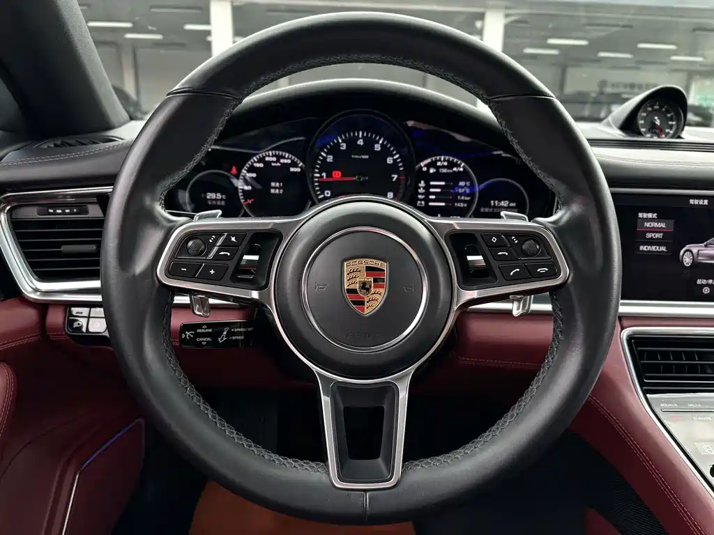 Porsche Panamera — миниатюра 6