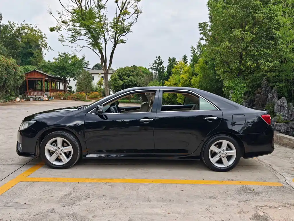 Toyota Camry — миниатюра 8