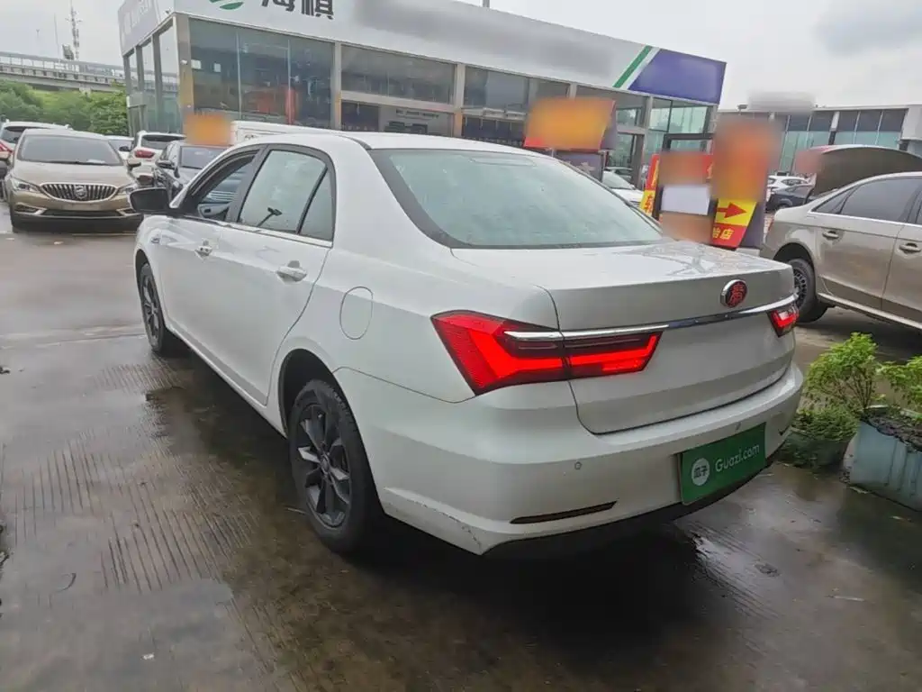BYD Qin — миниатюра 5
