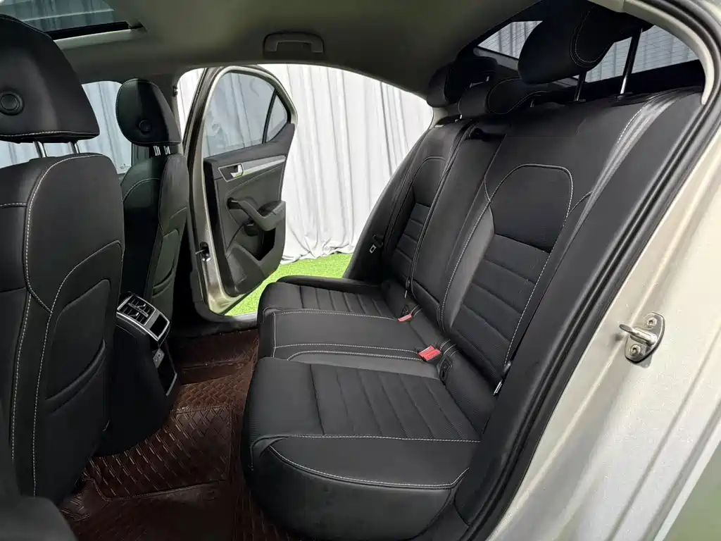 Skoda Superb — миниатюра 8