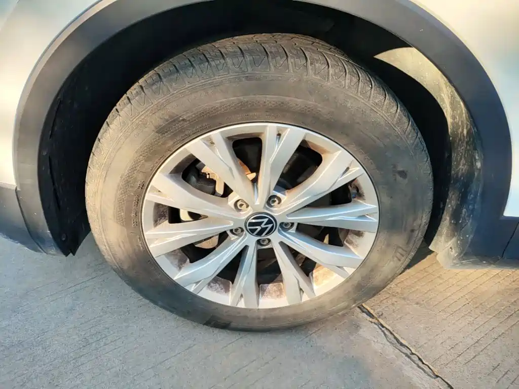 Volkswagen Tiguan L — миниатюра 23