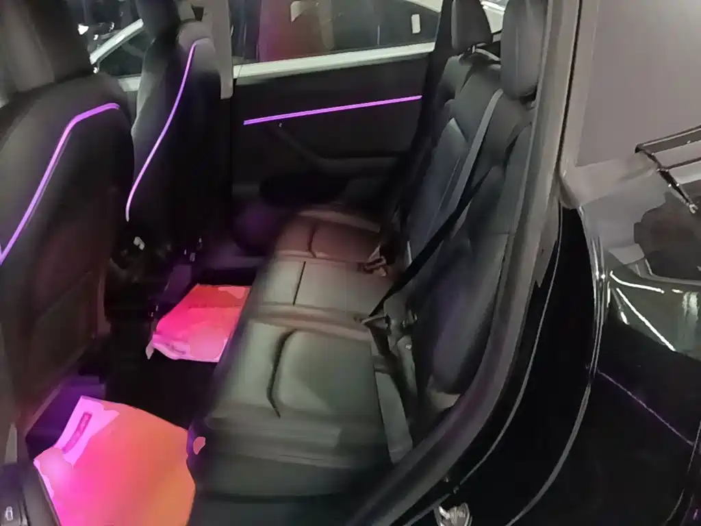 Tesla Model Y — миниатюра 17