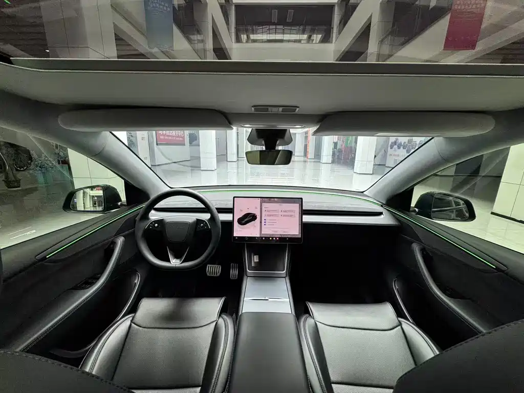 Tesla Model Y — миниатюра 15
