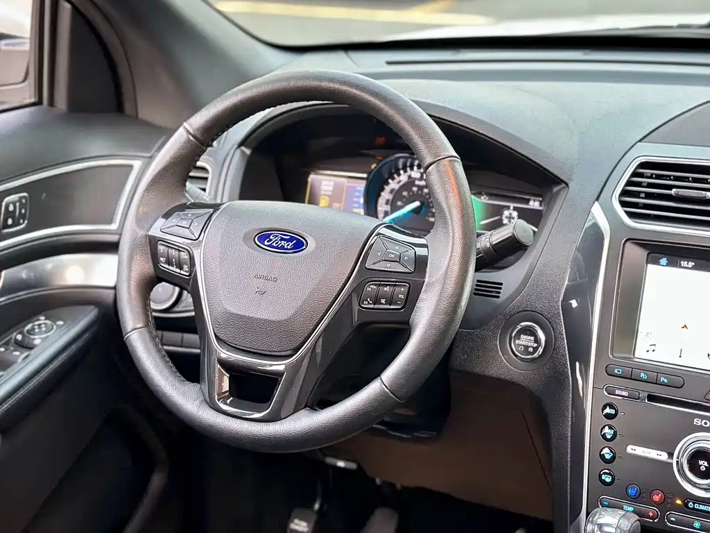 Ford Explorer (Import) — миниатюра 25
