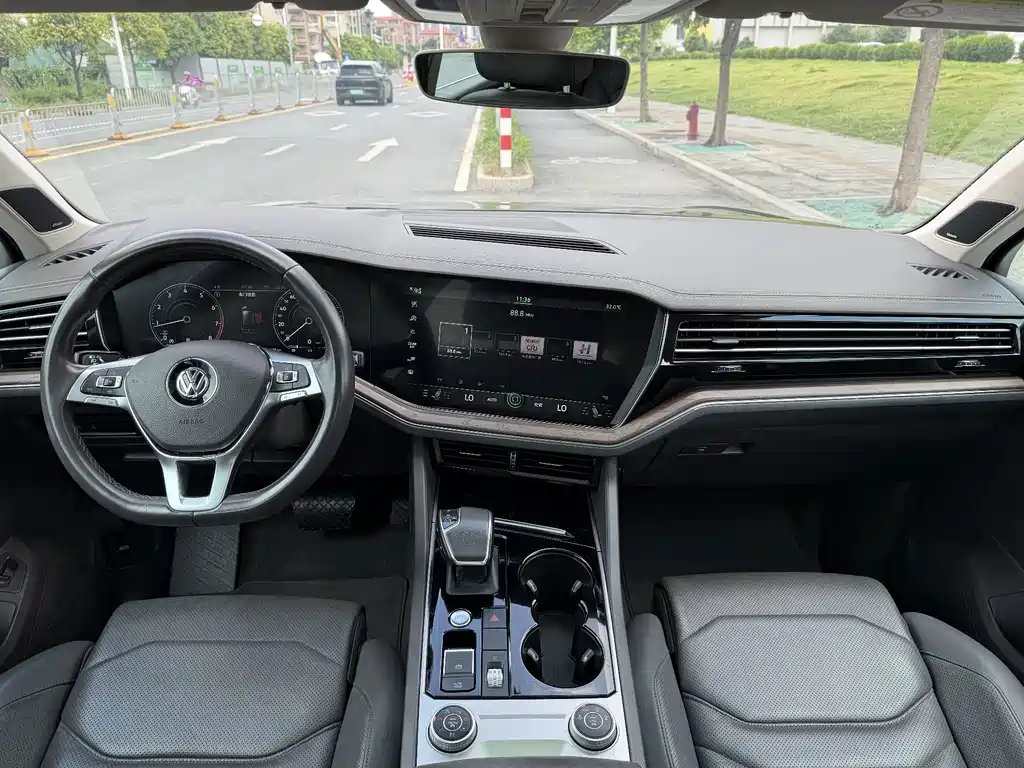 Volkswagen Touareg — миниатюра 15