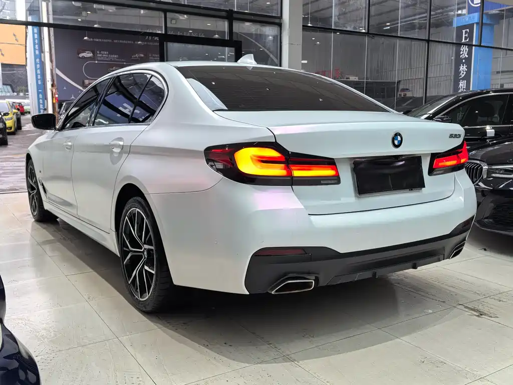 BMW 5 SERIES