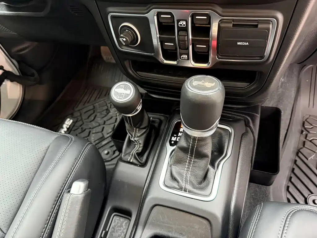 Jeep Wrangler PHEV — миниатюра 11