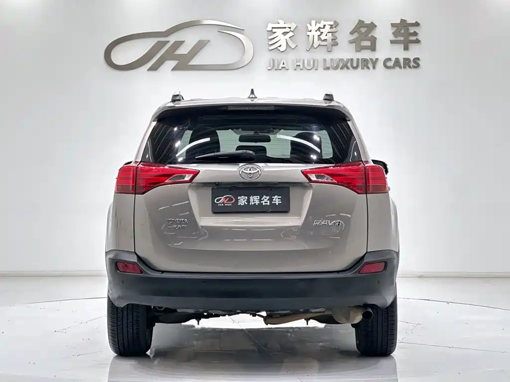 Toyota RAV4 — миниатюра 6