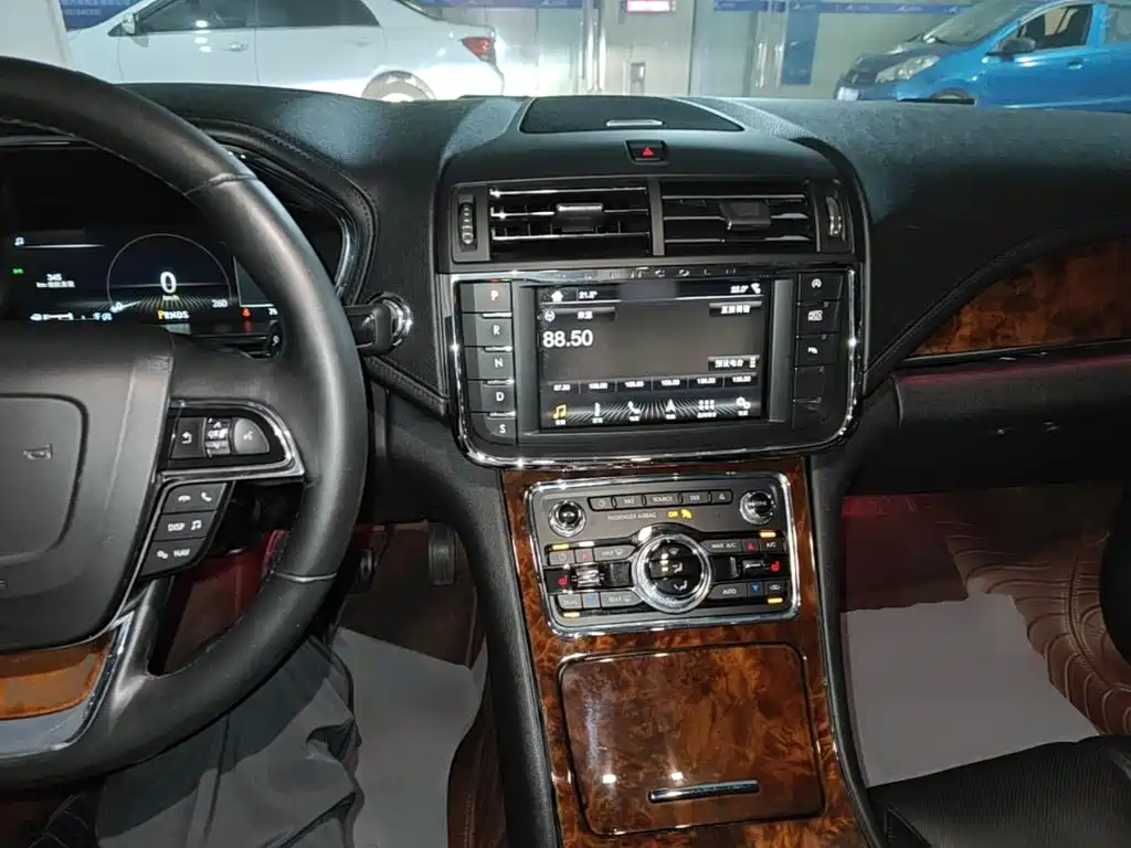 Lincoln Continental — миниатюра 10