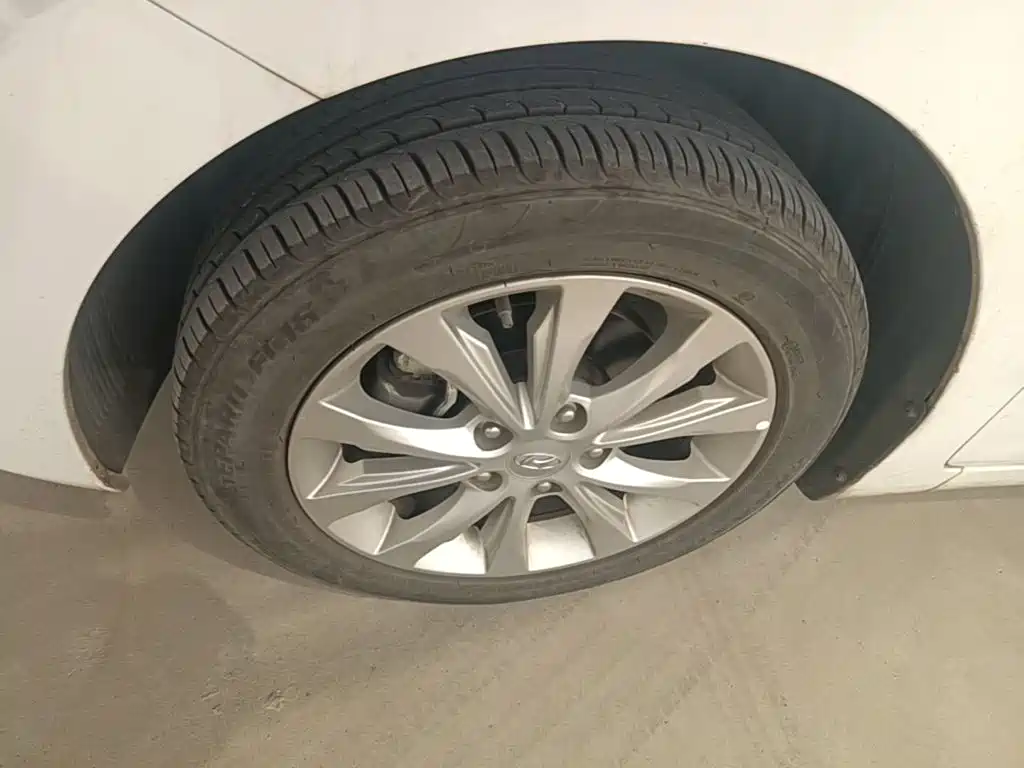 Hyundai Elantra Langdong — миниатюра 23