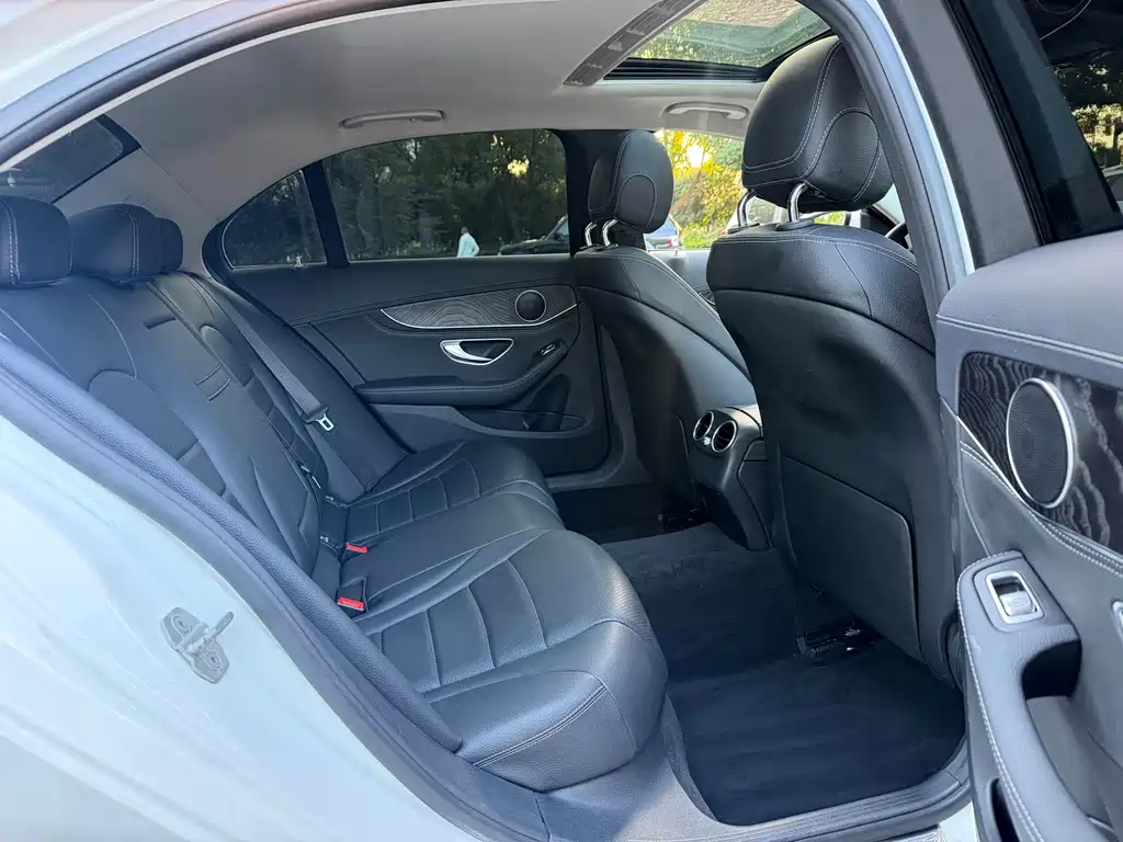 Mercedes-Benz C-Class — миниатюра 13