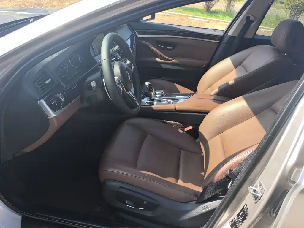 BMW 5 Series — миниатюра 11