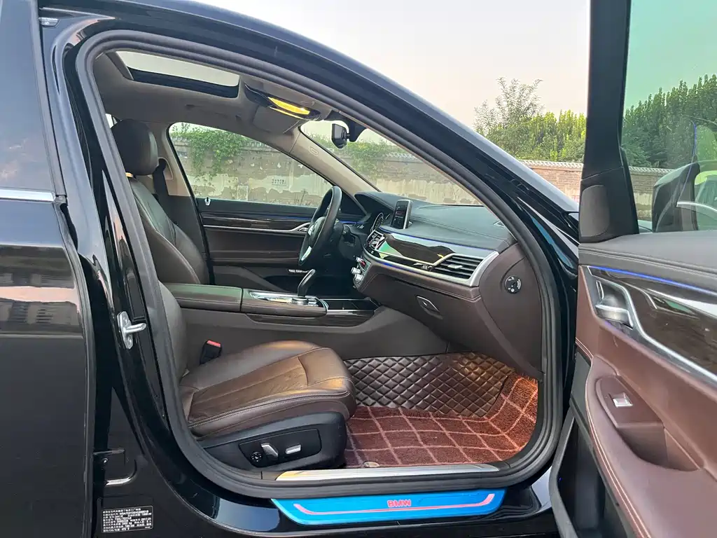 BMW 7 Series — миниатюра 19