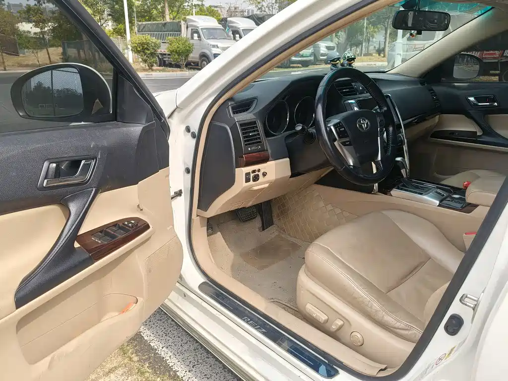 Toyota Reiz 2012 2.5V