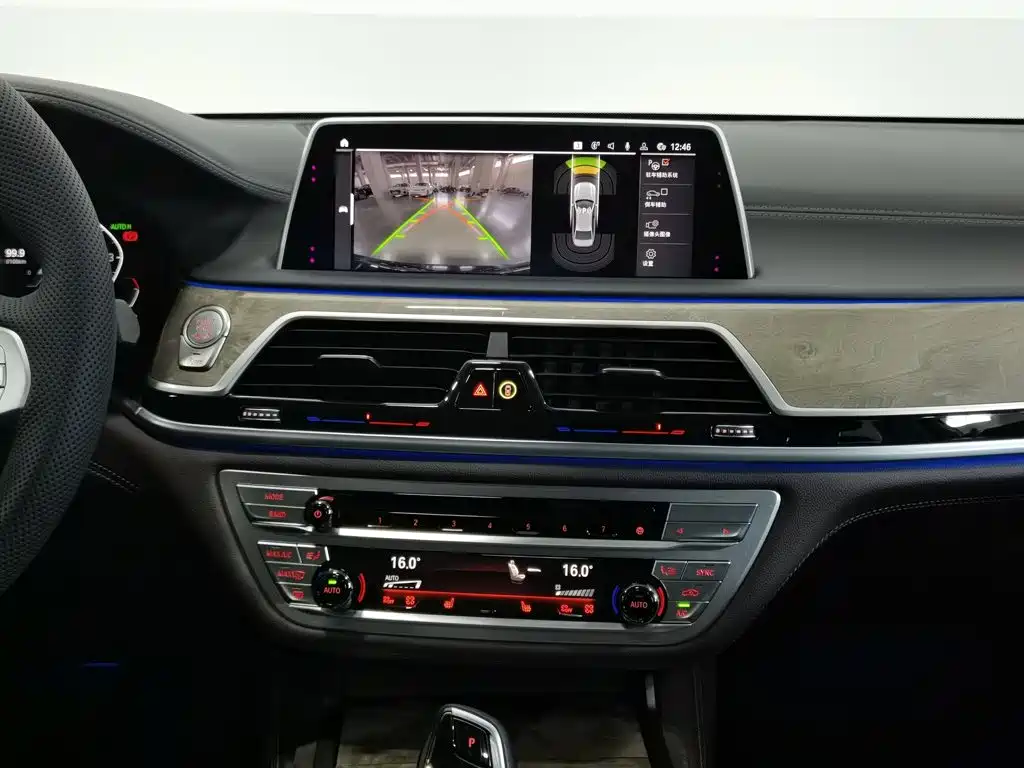 BMW 7 Series — миниатюра 12