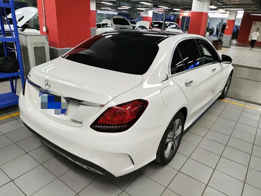 Mercedes-Benz C-Class — миниатюра 7