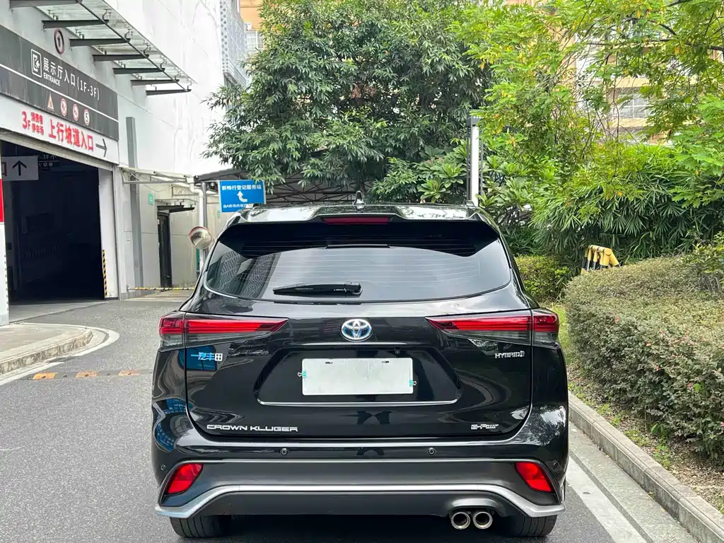 Toyota Crown Kluger — миниатюра 7