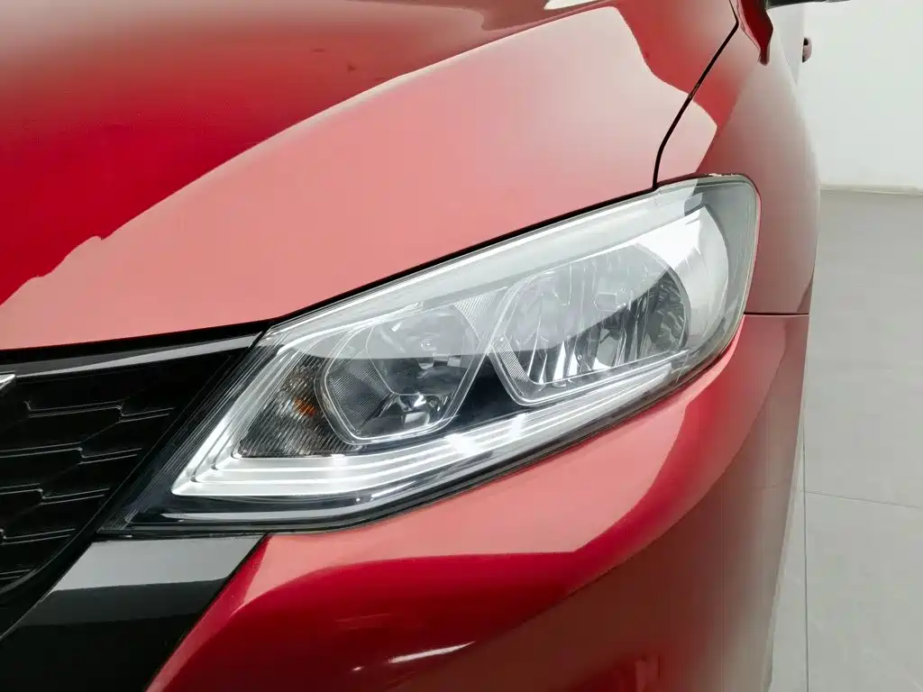 Nissan Tiida — миниатюра 6