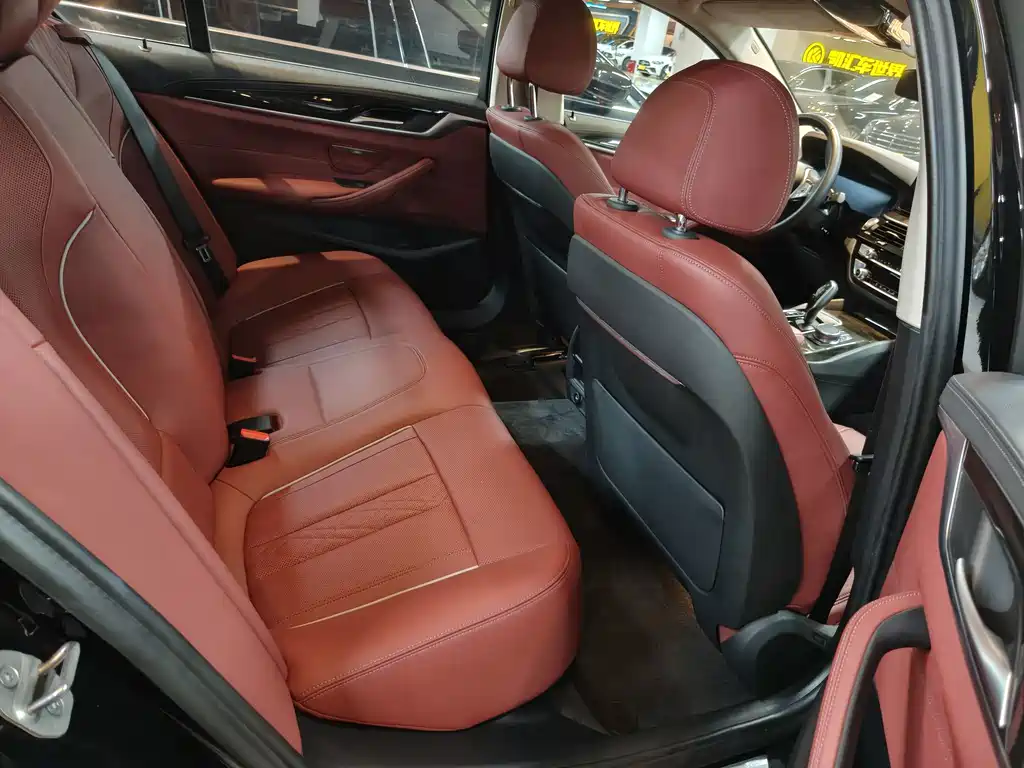 BMW 5 Series — миниатюра 9