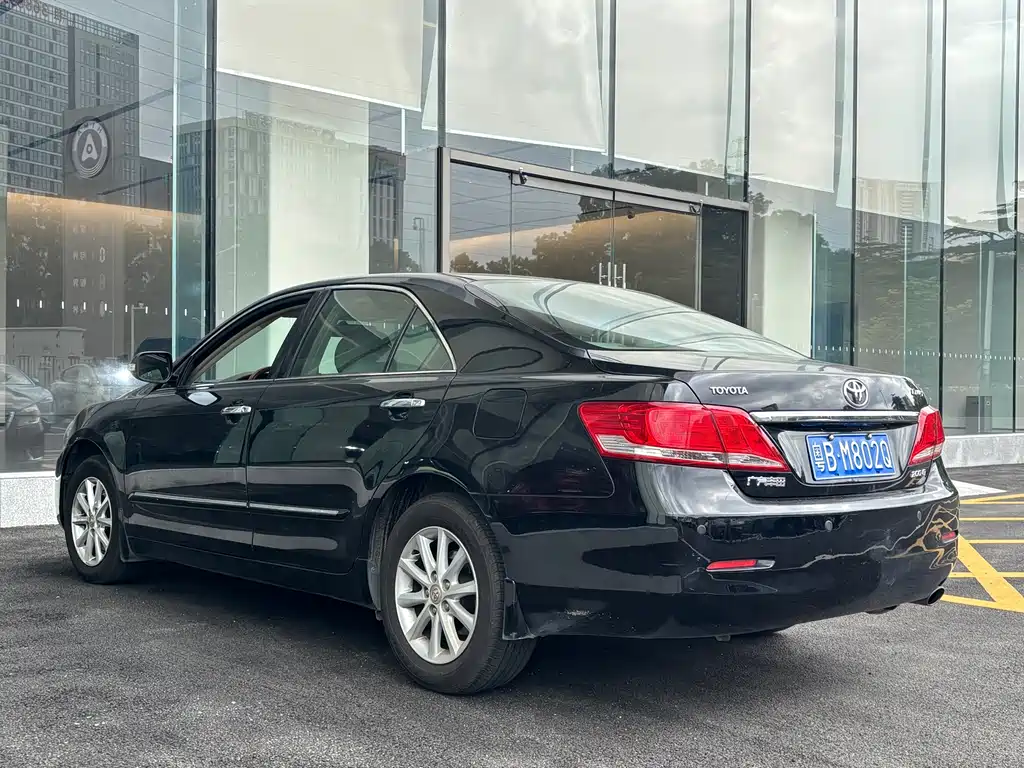 Toyota Camry — миниатюра 5
