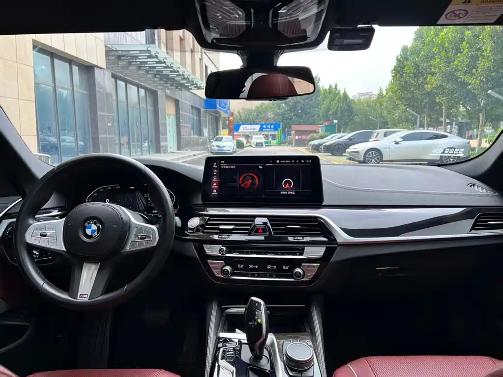 BMW 5 Series — миниатюра 9
