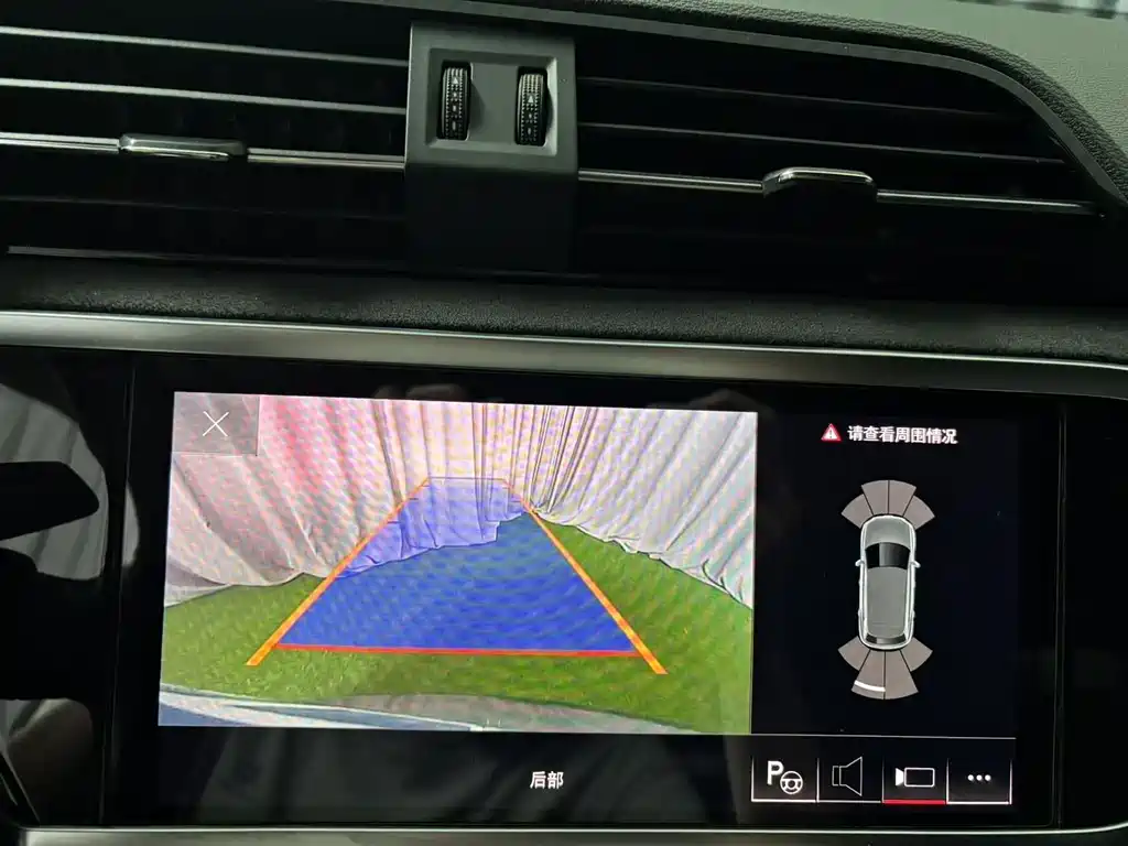 Audi Q3 — миниатюра 16
